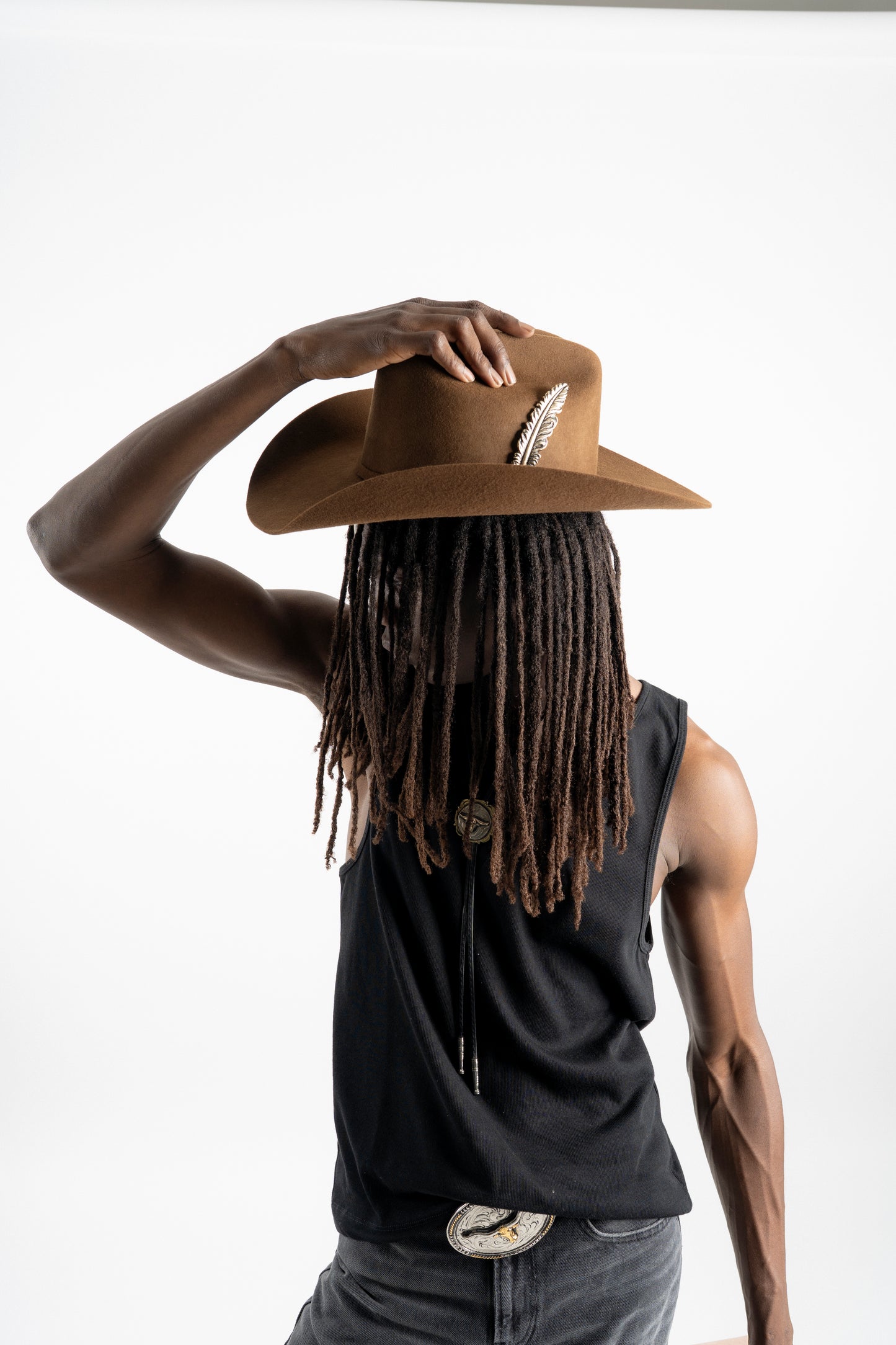 BROWN WESTERN HAT (FEATHER)