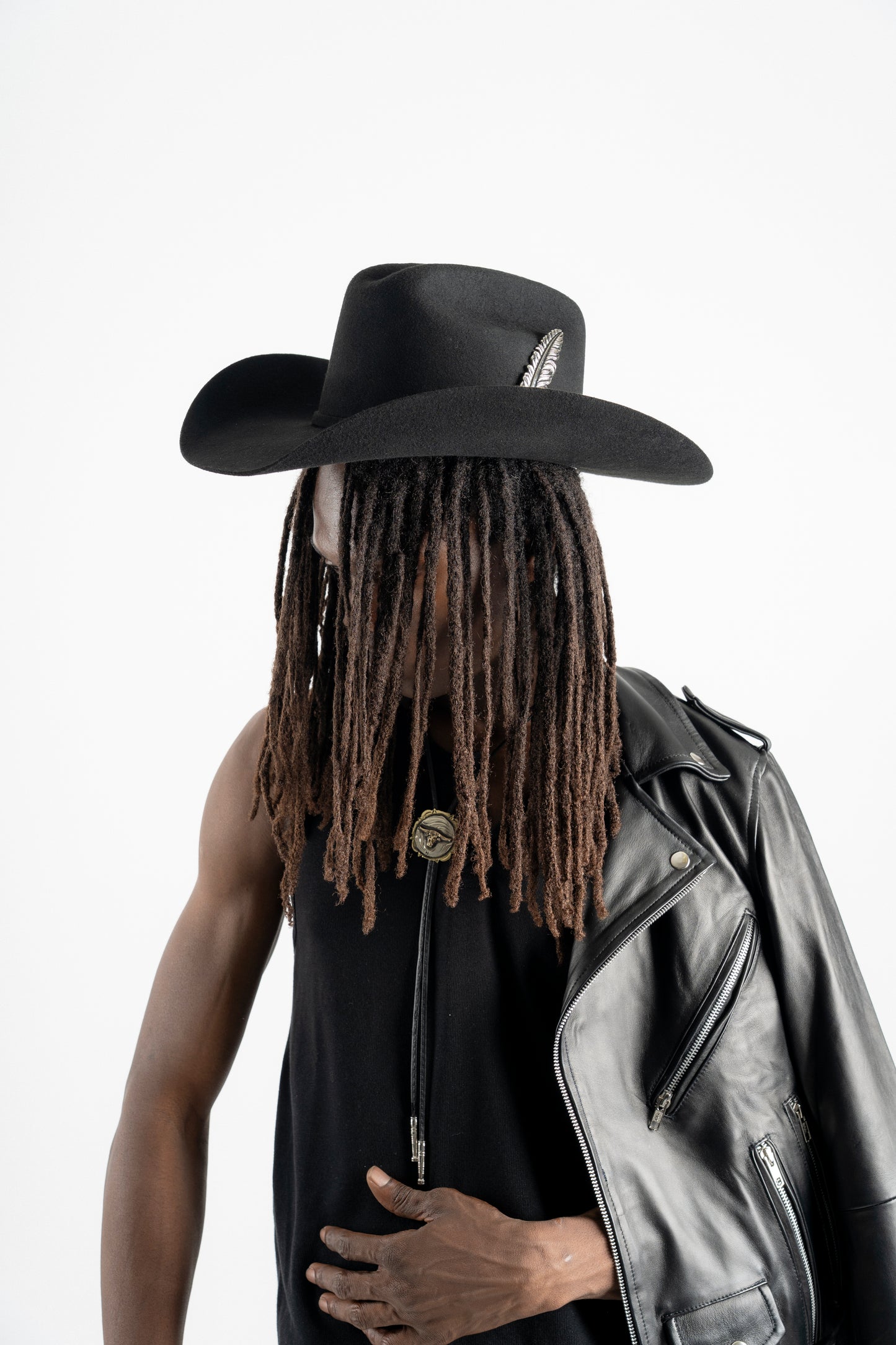 BLACK WESTERN HAT (FEATHER)