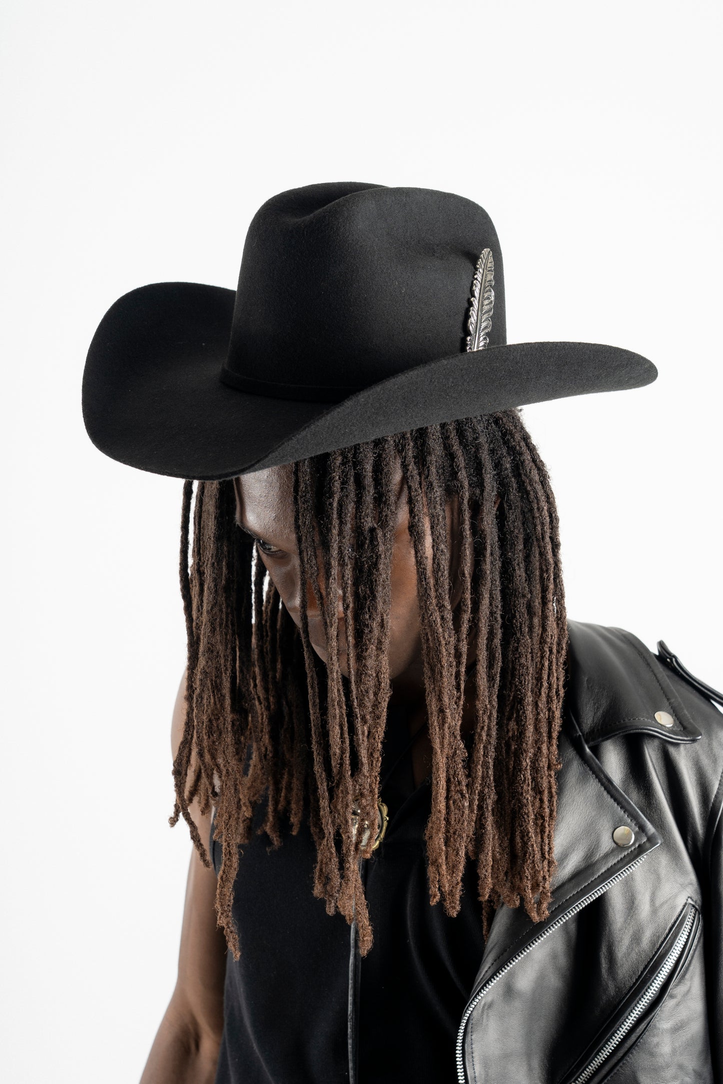 BLACK WESTERN HAT (FEATHER)
