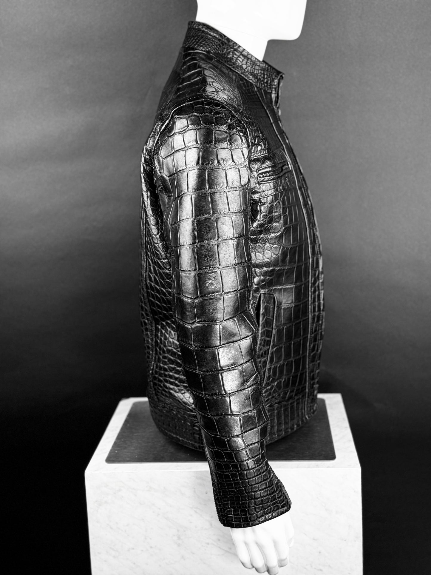 BLACK ALLIGATOR RACER