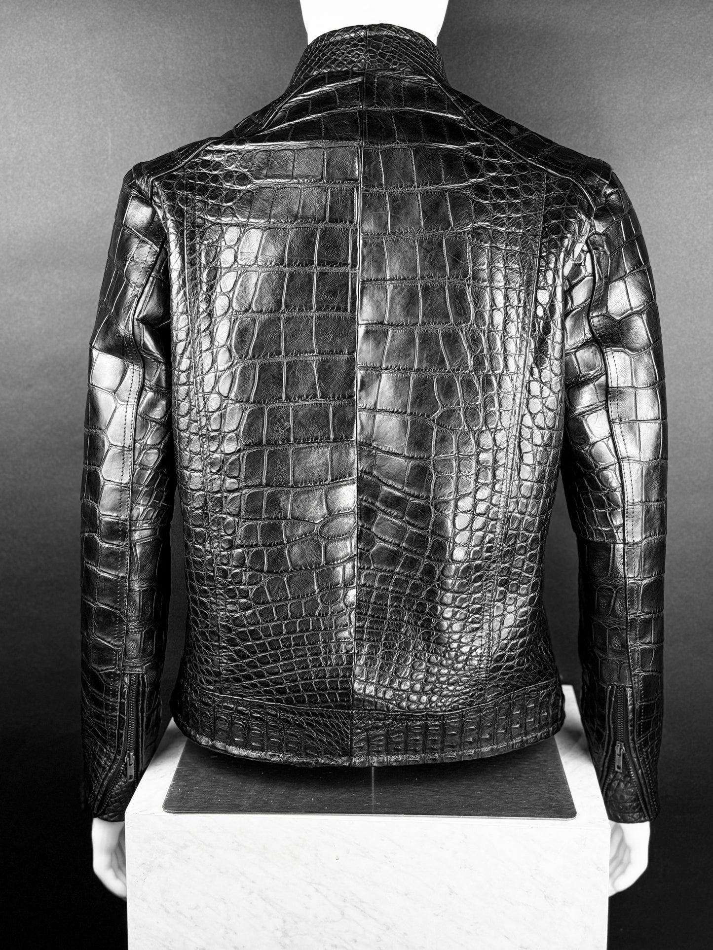 BLACK ALLIGATOR RACER