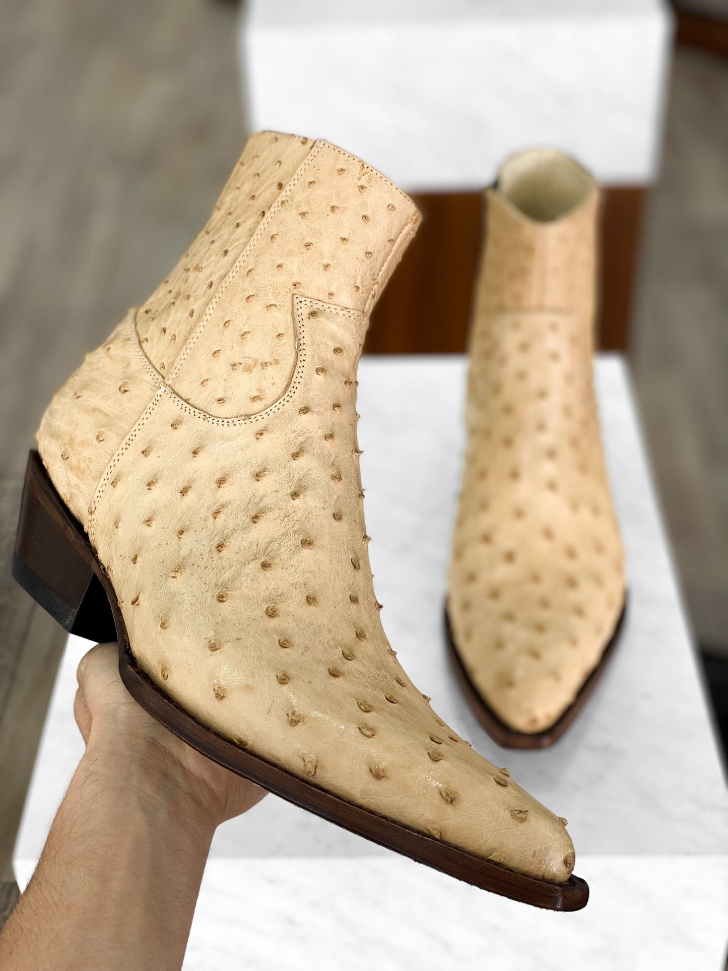 CREAM WHITE OSTRICH MUNICH