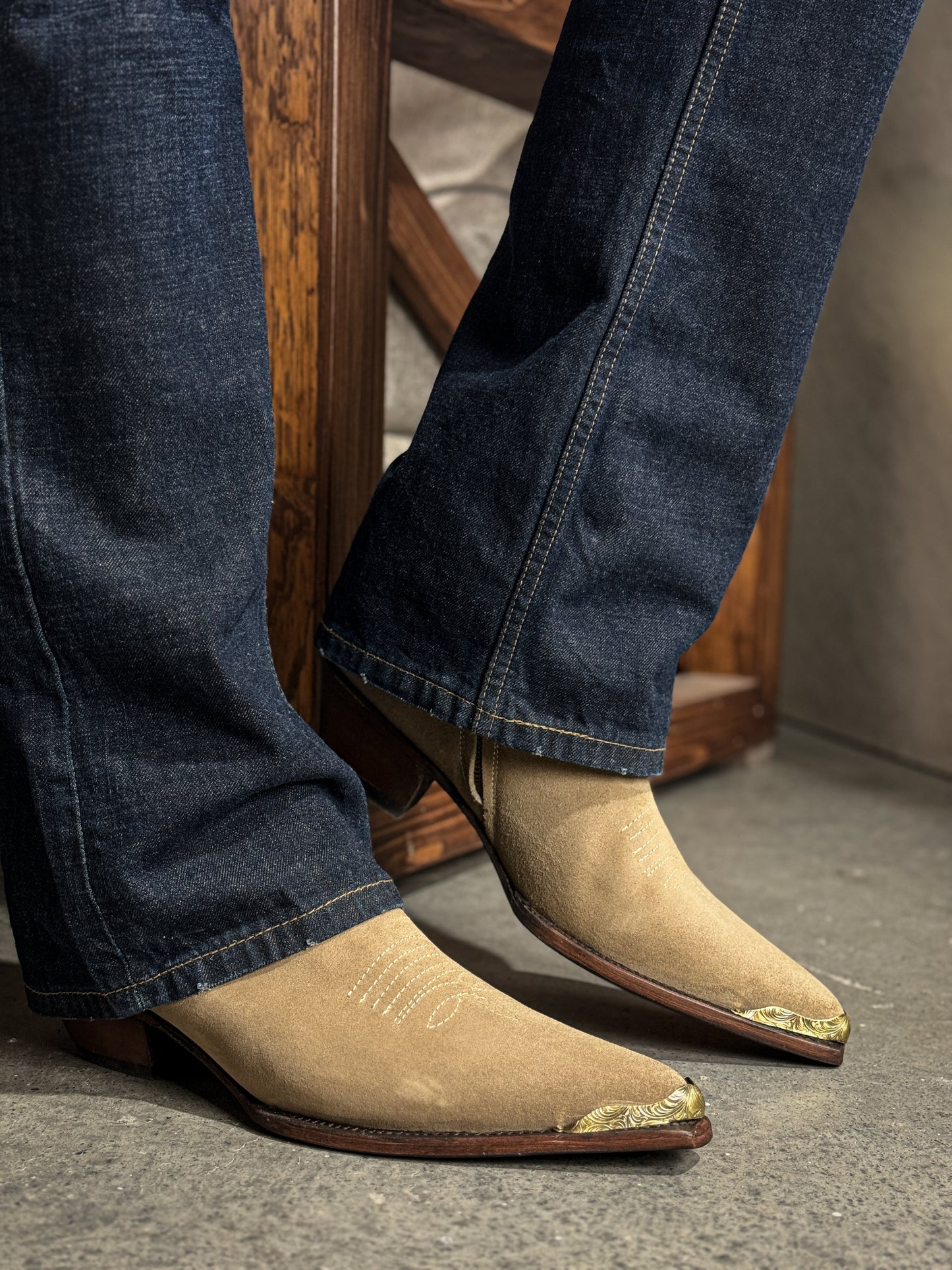 BEIGE WESTERN METAL