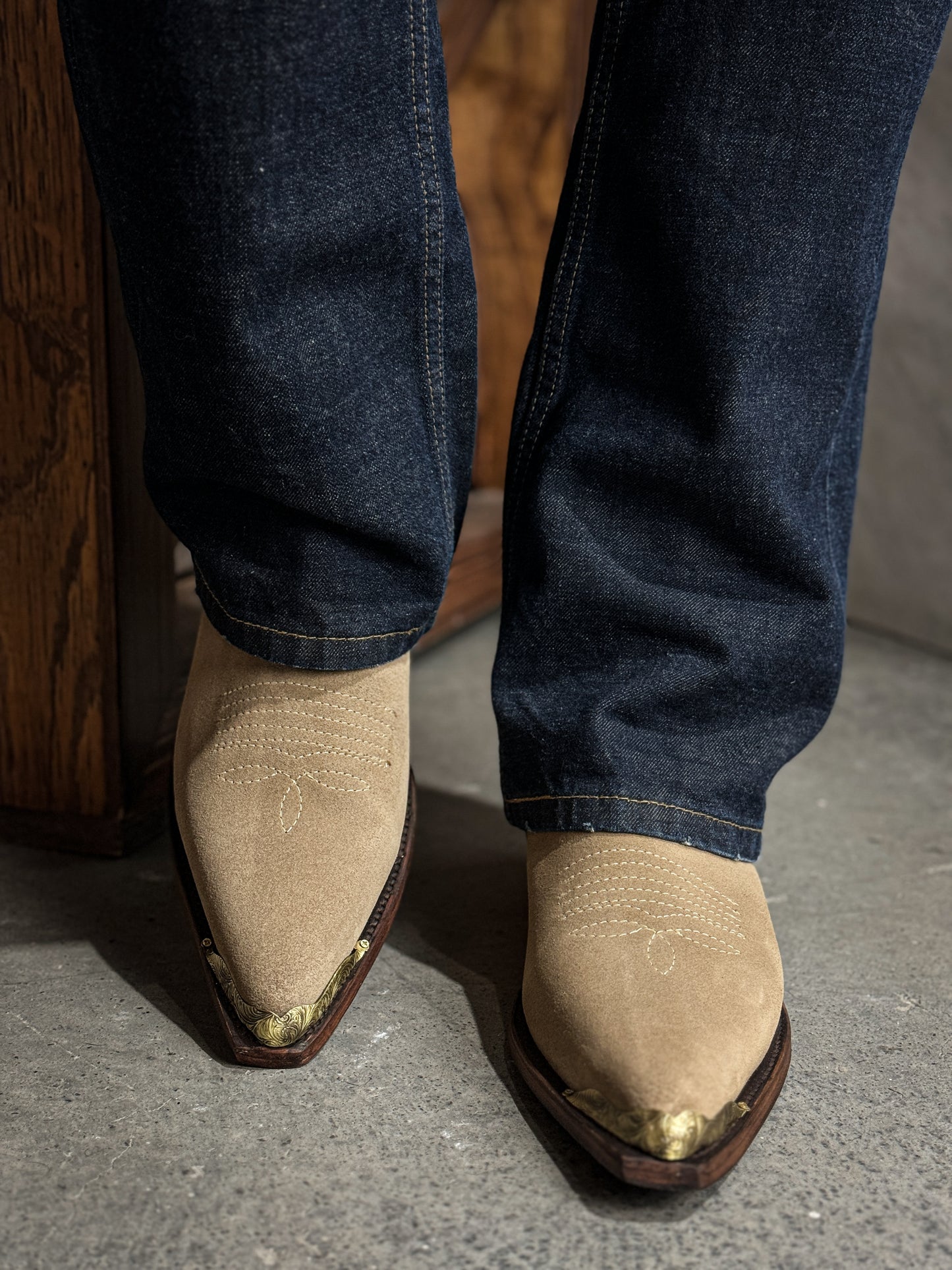BEIGE WESTERN METAL