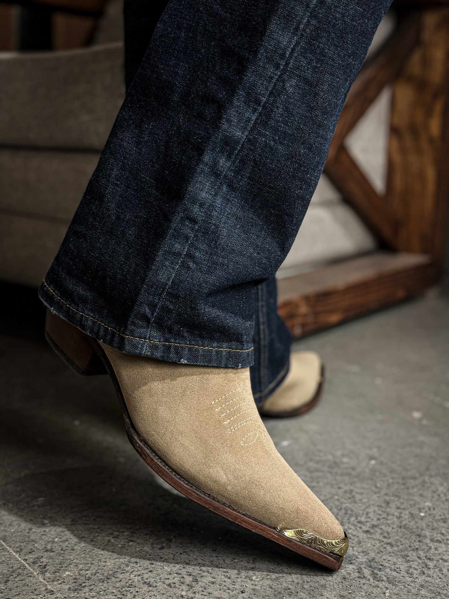 BEIGE WESTERN METAL