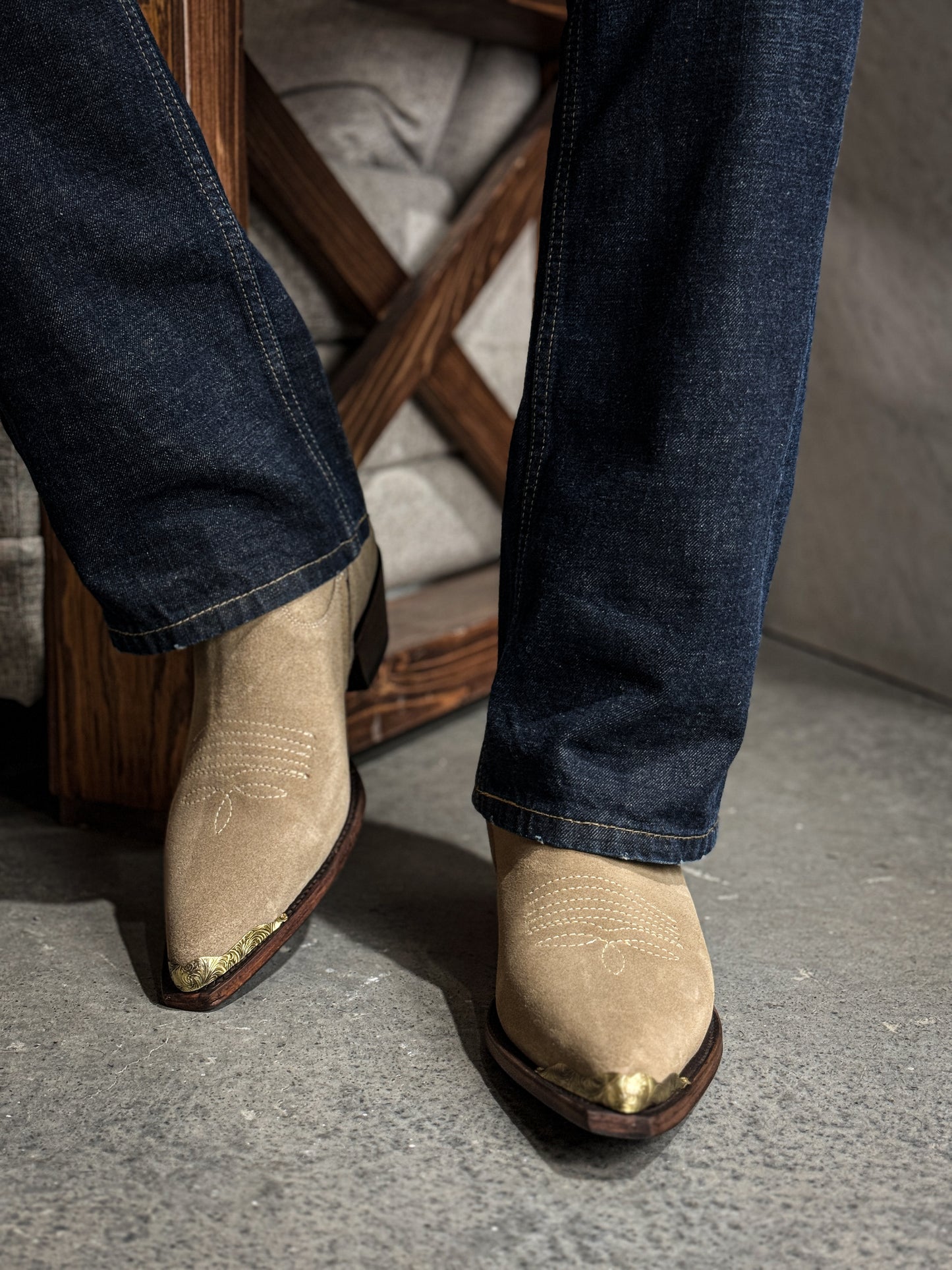 BEIGE WESTERN METAL