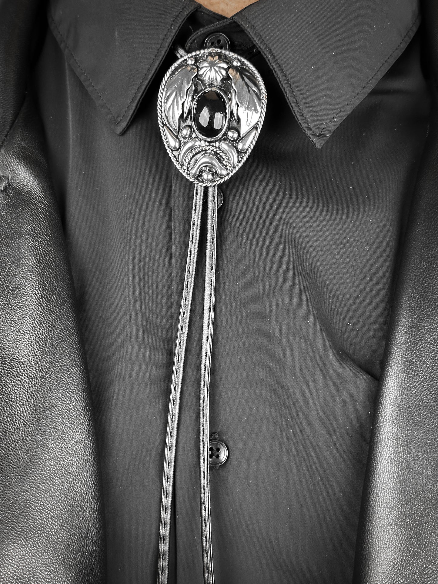 BOLO TIE BLACK PEARL